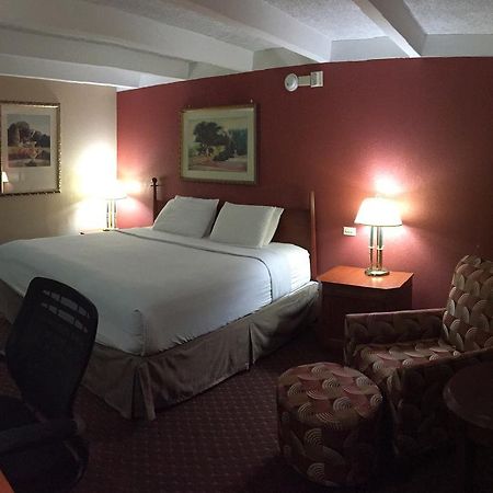 Rodeway Inn & Suites روكفورد,إلينوي المظهر الخارجي الصورة