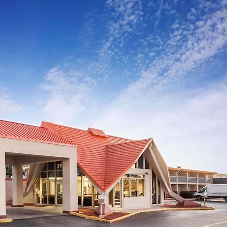 Rodeway Inn & Suites روكفورد,إلينوي المظهر الخارجي الصورة