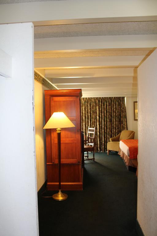 Rodeway Inn & Suites روكفورد,إلينوي المظهر الخارجي الصورة