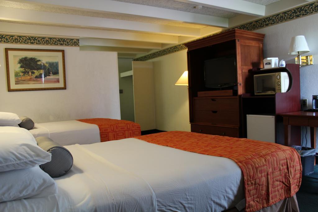 Rodeway Inn & Suites روكفورد,إلينوي المظهر الخارجي الصورة