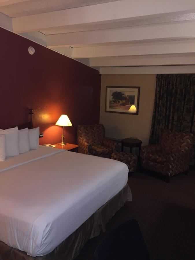 Rodeway Inn & Suites روكفورد,إلينوي المظهر الخارجي الصورة