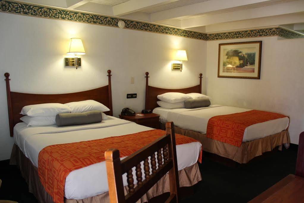 Rodeway Inn & Suites روكفورد,إلينوي المظهر الخارجي الصورة