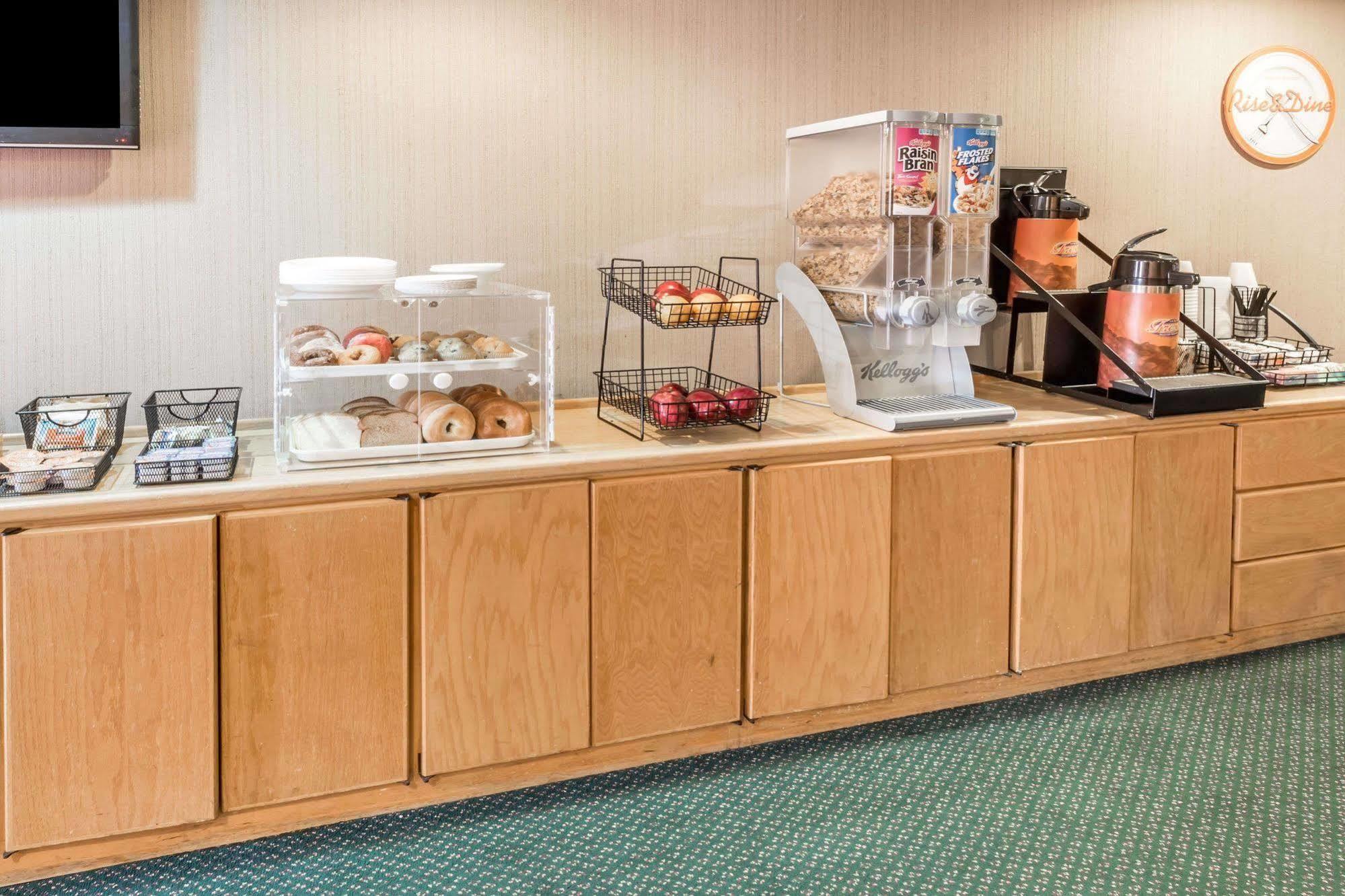 Rodeway Inn & Suites روكفورد,إلينوي المظهر الخارجي الصورة
