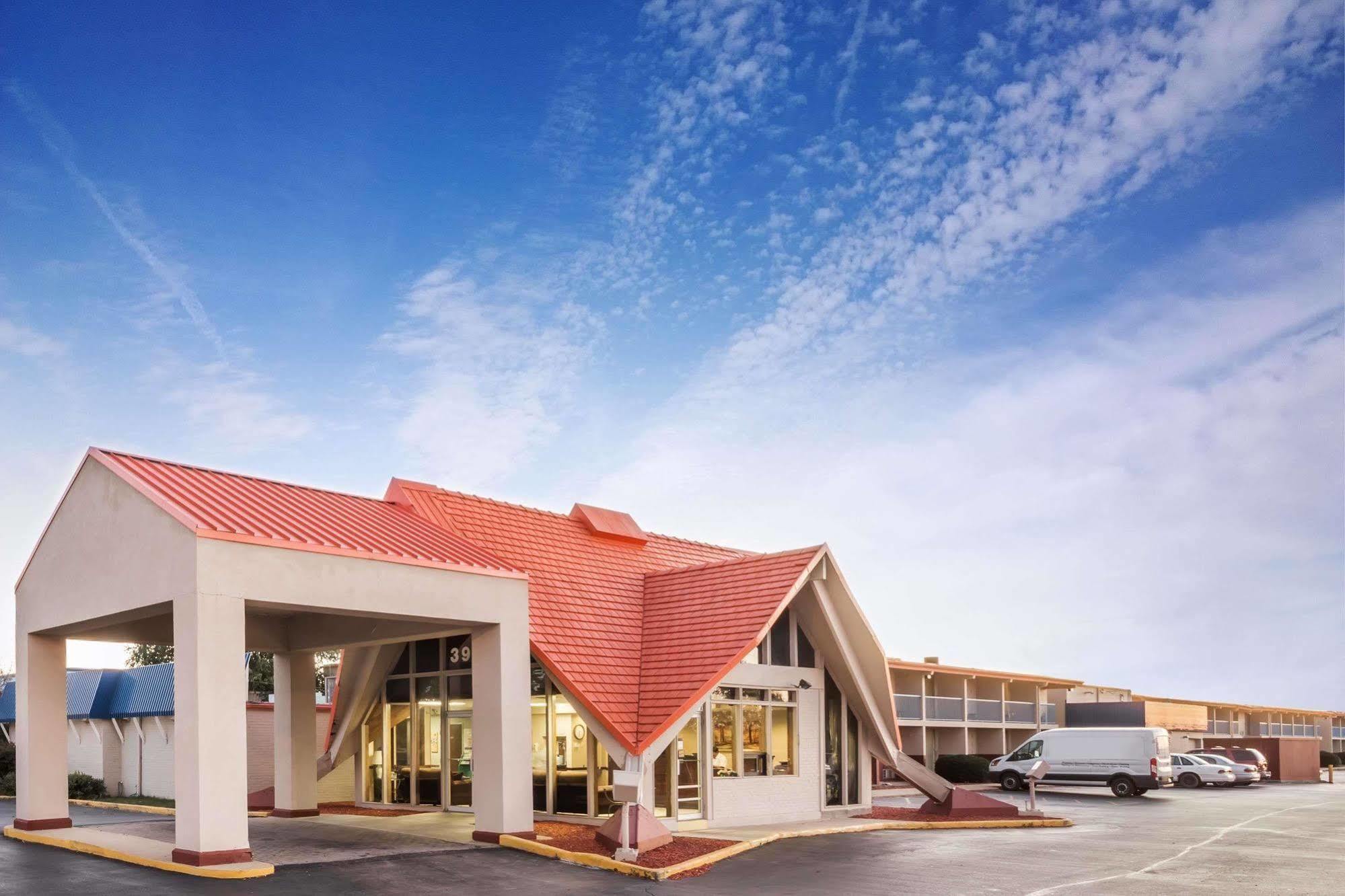 Rodeway Inn & Suites روكفورد,إلينوي المظهر الخارجي الصورة