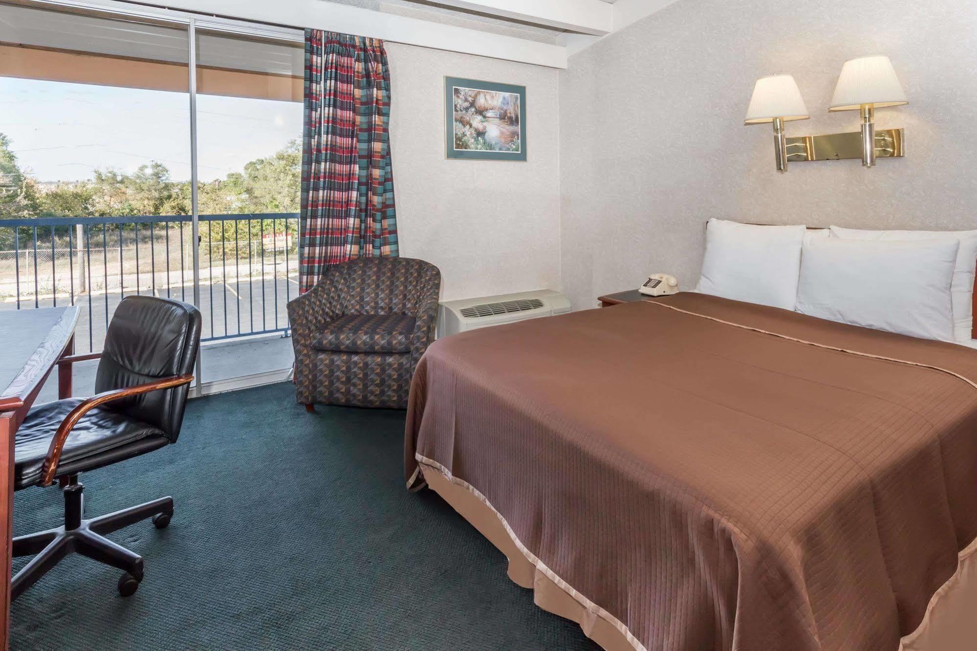 Rodeway Inn & Suites روكفورد,إلينوي المظهر الخارجي الصورة