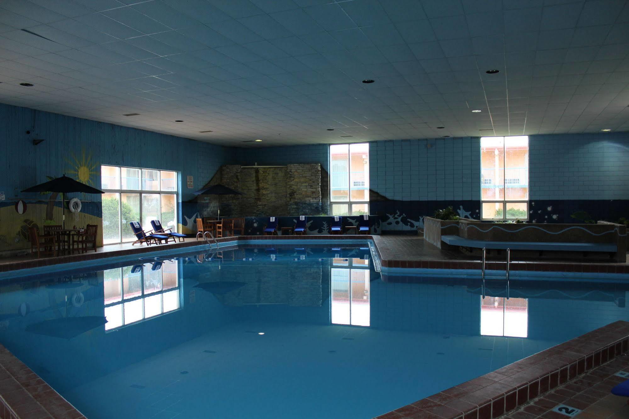 Rodeway Inn & Suites روكفورد,إلينوي المظهر الخارجي الصورة