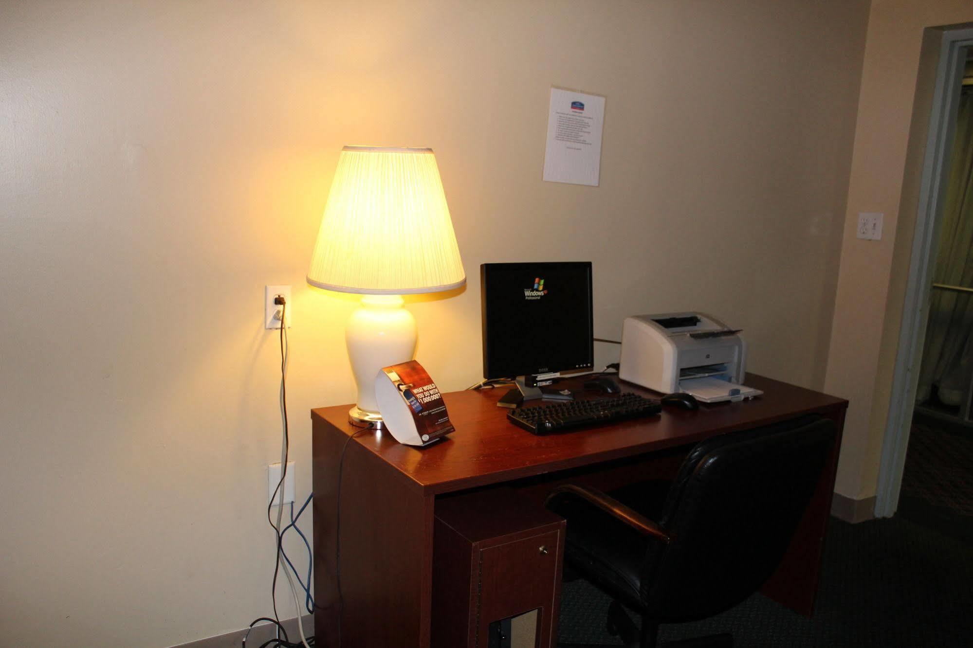 Rodeway Inn & Suites روكفورد,إلينوي المظهر الخارجي الصورة